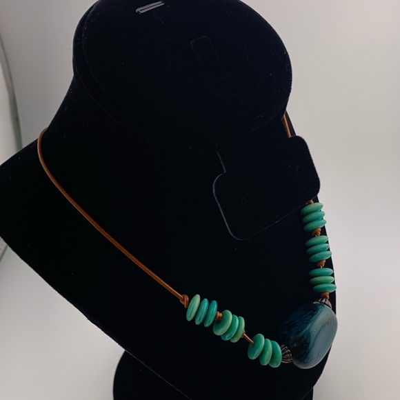 Ecuadorian Tagua - natural stone- No two alike - Picture 2 of 3